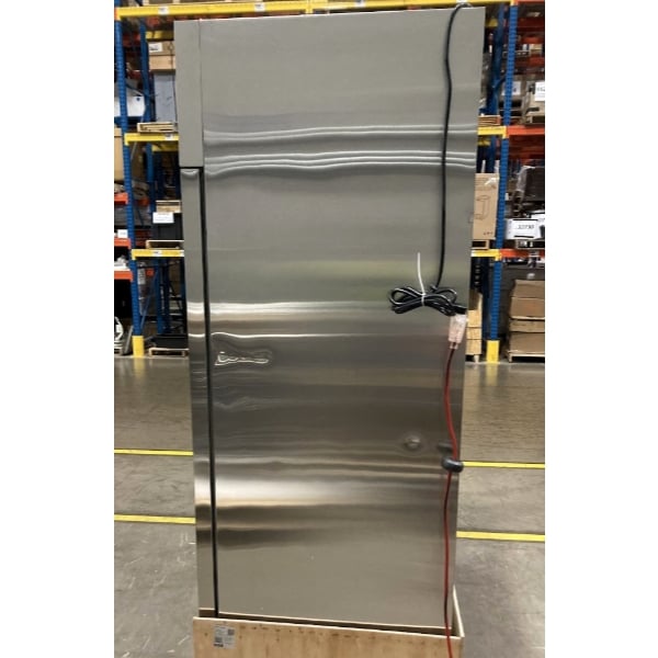 Scratch and Dent Avantco Z2-R-HC 54" Solid Door Stainless Steel Reach-In Refrigerator