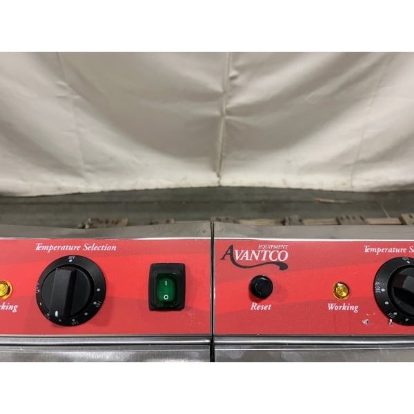 Scratch and Dent Avantco F202 30 lb. Dual Tank Medium-Duty Electric Countertop Fryer - 208-240V, 5400/7200W