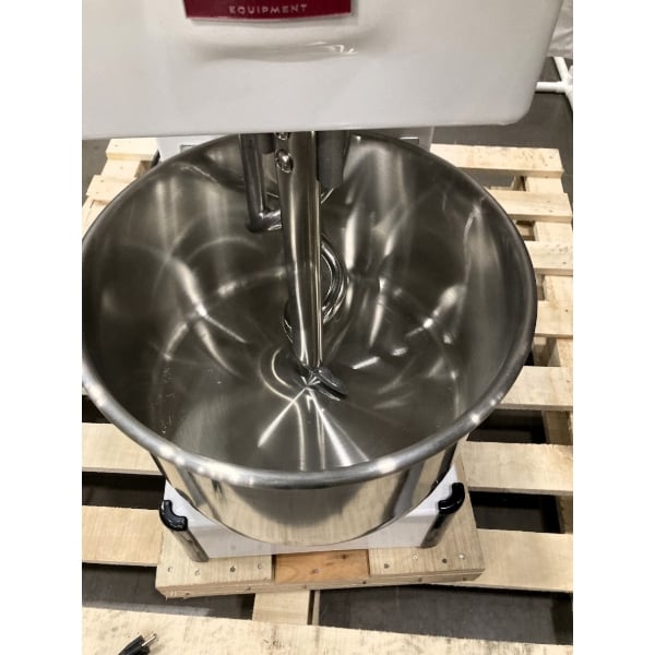 Scratch and Dent Estella SM20 20 Qt. / 28 lb. Two-Speed Spiral Dough Mixer - 120V, 2 hp