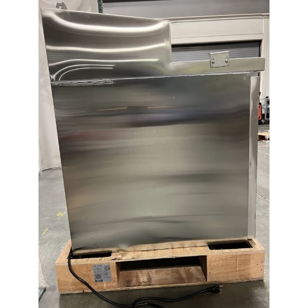 Scratch and Dent Avantco SSPPT-3 94" 3 Door Refrigerated Pizza Prep Table