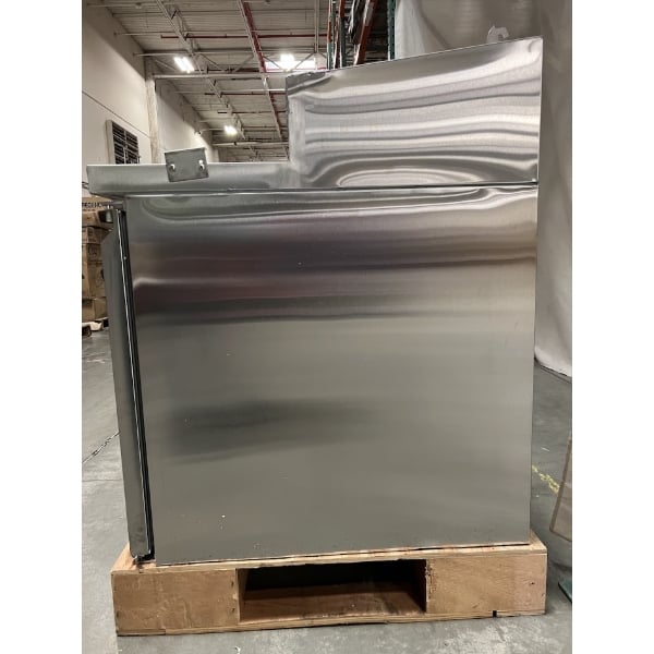 Scratch and Dent Avantco SSPPT-3 94" 3 Door Refrigerated Pizza Prep Table