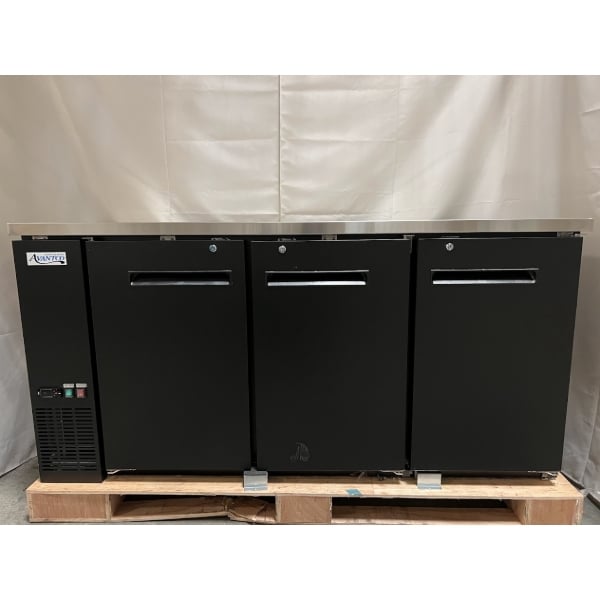 Scratch and Dent Avantco UDD-72-HC (2) Double Tap Kegerator Beer Dispenser - Black, (3) 1/2 Keg Capacity