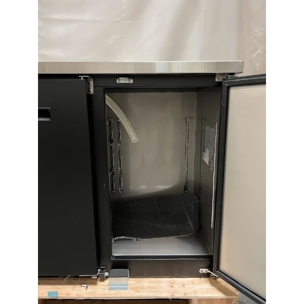 Scratch and Dent Avantco UDD-72-HC (2) Double Tap Kegerator Beer Dispenser - Black, (3) 1/2 Keg Capacity