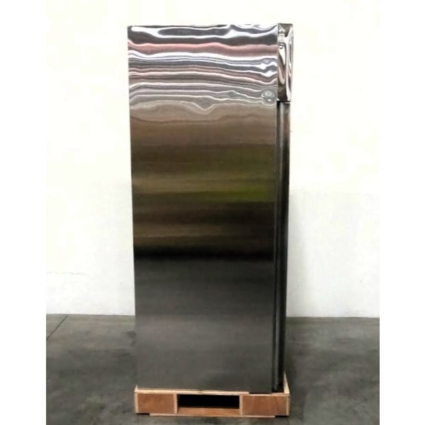 Scratch and Dent Avantco Z1-R-HC 29" Solid Door Stainless Steel Reach-In Refrigerator