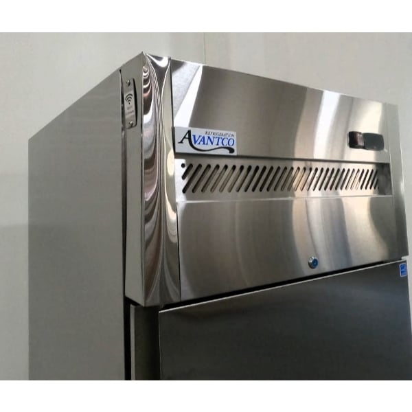 Scratch and Dent Avantco Z1-R-HC 29" Solid Door Stainless Steel Reach-In Refrigerator