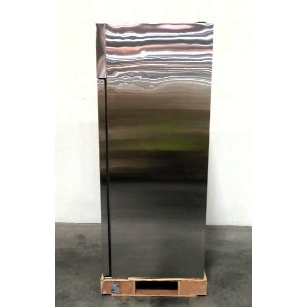 Scratch and Dent Avantco Z1-R-HC 29" Solid Door Stainless Steel Reach-In Refrigerator