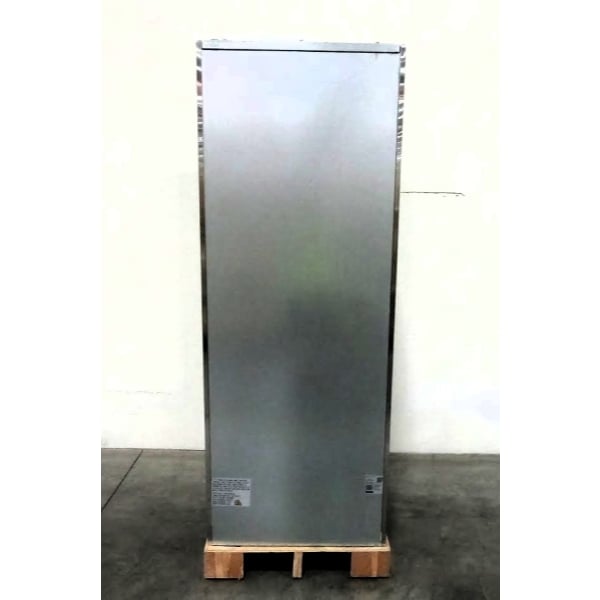 Scratch and Dent Avantco Z1-R-HC 29" Solid Door Stainless Steel Reach-In Refrigerator