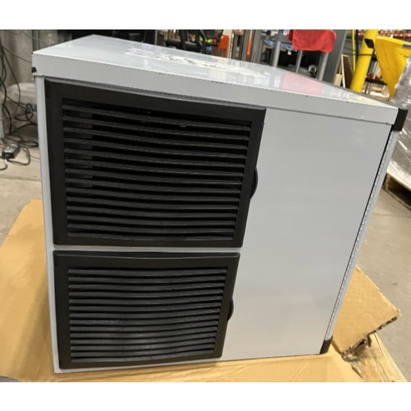 Scratch and Dent Avantco Ice MC-H-530-A 30" Air-Cooled Modular Half Cube Ice Machine - 500 lb., 115V