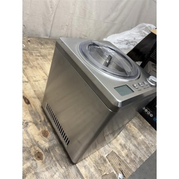 Scratch and Dent Waring WCIC25 2.5 Qt. Compressor Ice Cream Maker - 120V, 180W