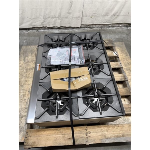 Scratch and Dent Cooking Performance Group R-CPG-36-NL 6 Burner Gas Countertop Range / Hot Plate - 132,000 BTU