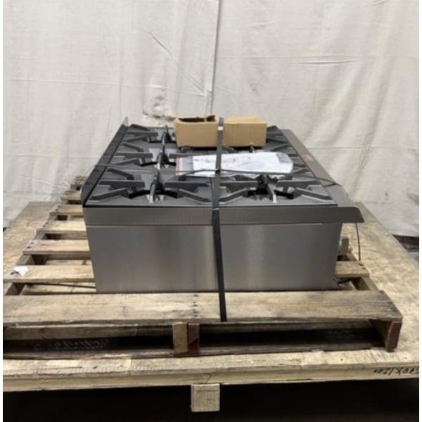 Scratch and Dent Cooking Performance Group R-CPG-36-NL 6 Burner Gas Countertop Range / Hot Plate - 132,000 BTU