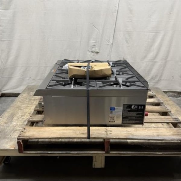 Scratch and Dent Cooking Performance Group R-CPG-36-NL 6 Burner Gas Countertop Range / Hot Plate - 132,000 BTU