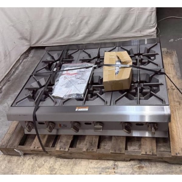 Scratch and Dent Cooking Performance Group R-CPG-36-NL 6 Burner Gas Countertop Range / Hot Plate - 132,000 BTU