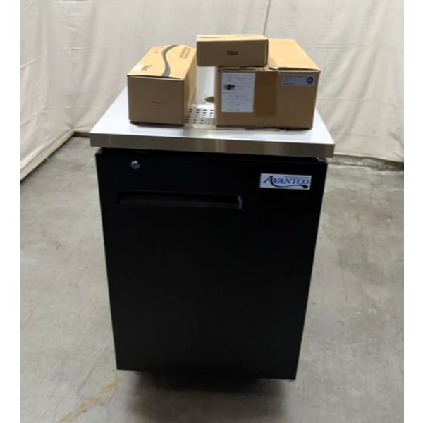 Scratch and Dent Avantco UDD-1-HC Double Tap Kegerator Beer Dispenser - Black, (1) 1/2 Keg Capacity