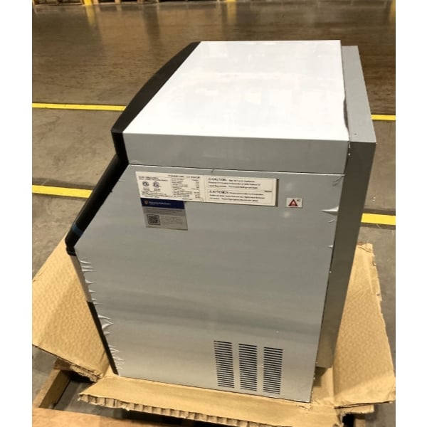 Scratch and Dent Avantco Ice UC-H-280-A 26" Air-Cooled Undercounter Half Cube Ice Machine with 80 lb. Storage Bin - 299 lb., 115V