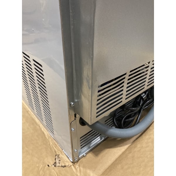 Scratch and Dent Avantco Ice UC-H-280-A 26" Air-Cooled Undercounter Half Cube Ice Machine with 80 lb. Storage Bin - 299 lb., 115V