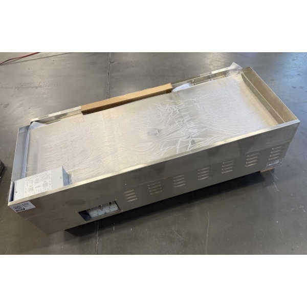 Scratch and Dent Avantco EG48N 48" Electric Countertop Griddle - 208/240V, 10 kW-14 kW