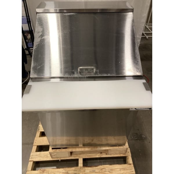 Scratch and Dent Avantco SS-PT-27M-HC 27" 1 Door Mega Top Stainless Steel Refrigerated Sandwich Prep Table