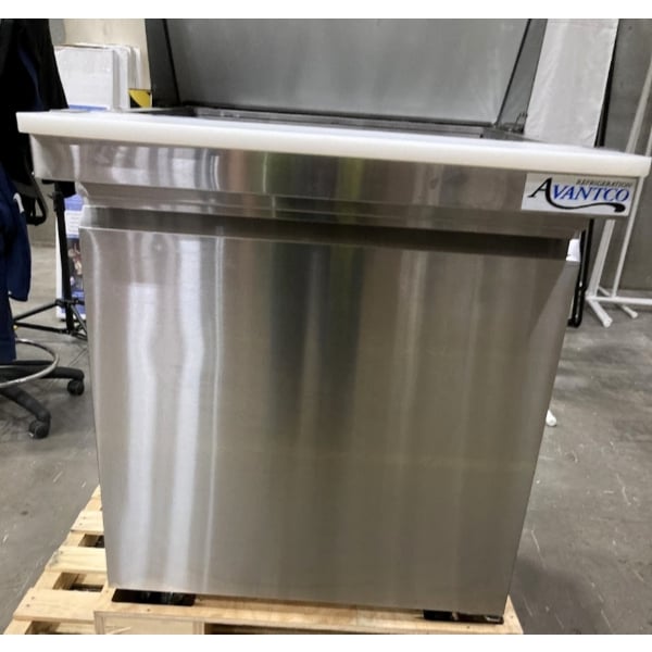 Scratch and Dent Avantco SS-PT-27M-HC 27" 1 Door Mega Top Stainless Steel Refrigerated Sandwich Prep Table
