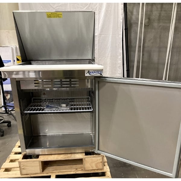 Scratch and Dent Avantco SS-PT-27M-HC 27" 1 Door Mega Top Stainless Steel Refrigerated Sandwich Prep Table