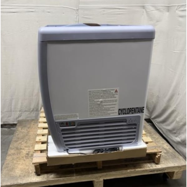 Scratch and Dent Avantco ADC-8-N 49" Customizable Ice Cream Dipping Cabinet