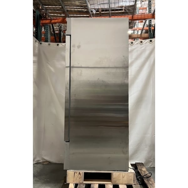 Scratch and Dent Avantco SS-1R-HC 29" Stainless Steel Solid Door Reach-In Refrigerator