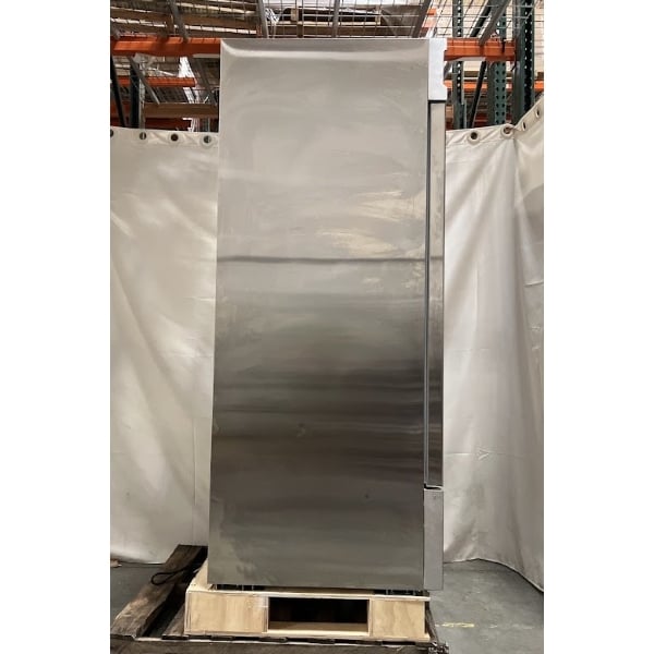 Scratch and Dent Avantco SS-1R-HC 29" Stainless Steel Solid Door Reach-In Refrigerator