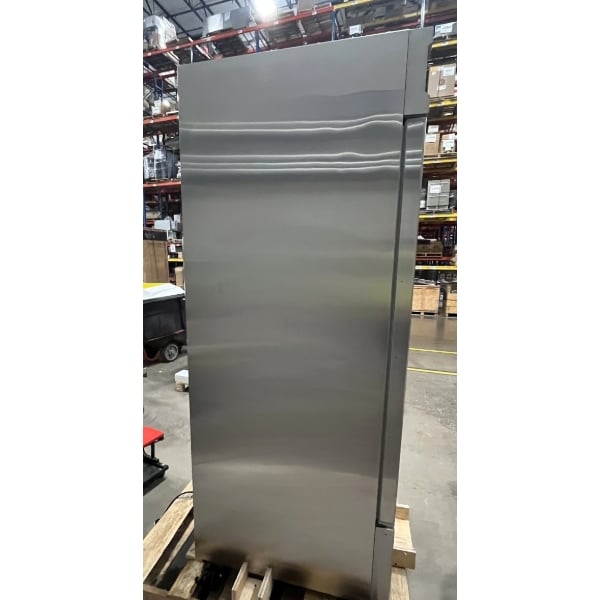 Scratch and Dent Avantco SS-1R-HC 29" Stainless Steel Solid Door Reach-In Refrigerator
