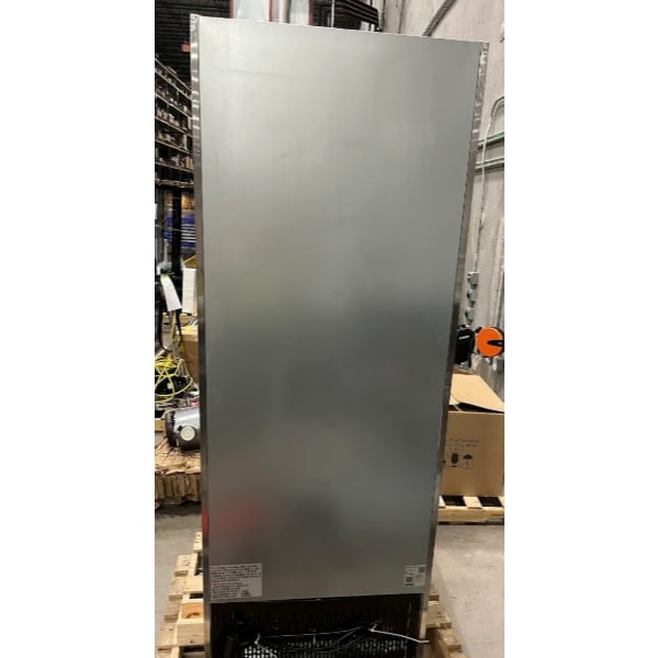 Scratch and Dent Avantco SS-1R-HC 29" Stainless Steel Solid Door Reach-In Refrigerator
