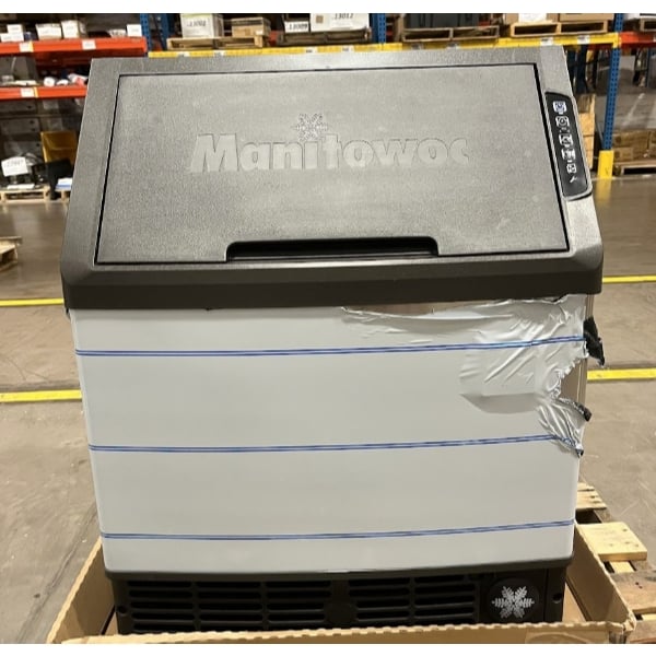 Scratch and Dent Manitowoc UYP0240W-161B NEO 26" Water-Cooled Undercounter Half Dice Cube Ice Machine with 90 lb. Storage Bin - 235 lb., 115V
