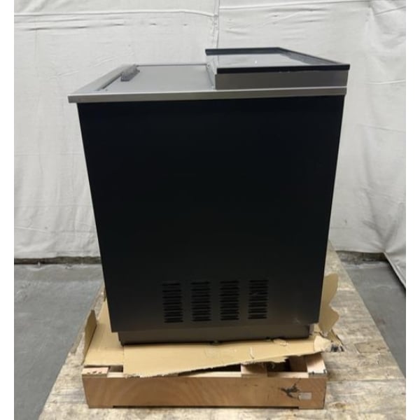 Scratch and Dent Avantco GF36-HC 36" Black Glass Froster / Plate Chiller - 115V