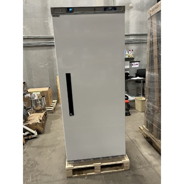 Scratch and Dent Arctic Air AWR25 White Single Door Reach In Refrigerator - 25 cu. ft.