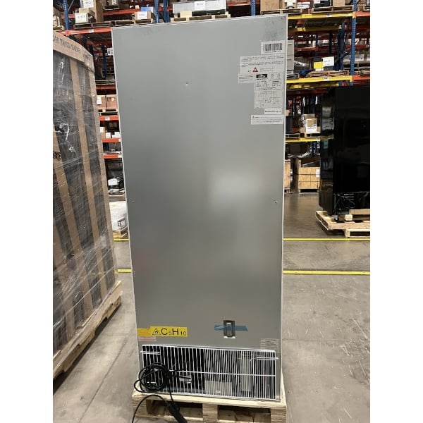 Scratch and Dent Arctic Air AWR25 White Single Door Reach In Refrigerator - 25 cu. ft.