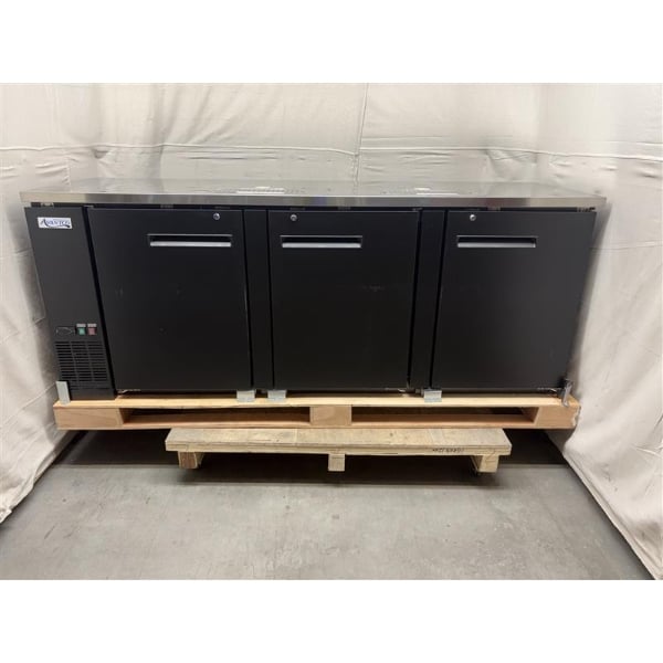 Scratch and Dent Avantco UDD-4-HC (2) Four Tap Kegerator Beer Dispenser - Black, (3) 1/2 Keg Capacity