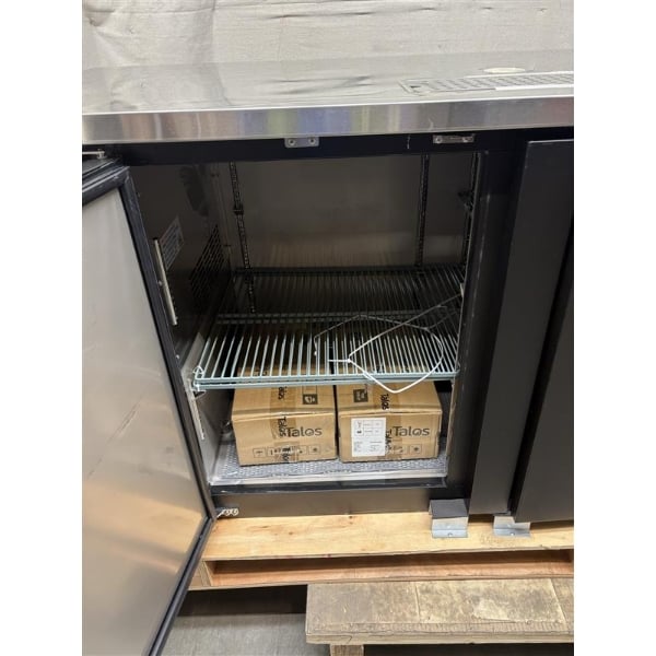 Scratch and Dent Avantco UDD-4-HC (2) Four Tap Kegerator Beer Dispenser - Black, (3) 1/2 Keg Capacity