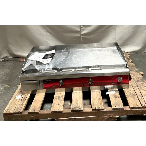Scratch and Dent Avantco EG36N 36" Electric Countertop Griddle - 208/240V, 7.4 kW-10 kW