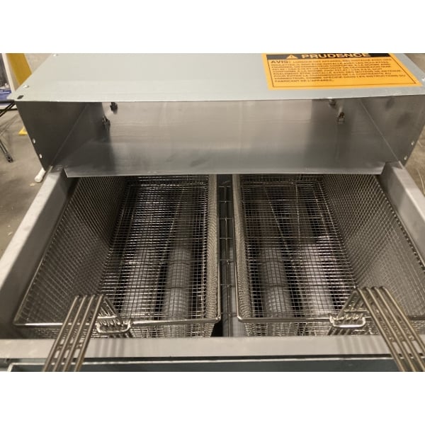 Scratch and Dent Avantco F5-ES-P 65-70 lb. Liquid Propane Stainless Steel Floor Fryer - 100,000 BTU