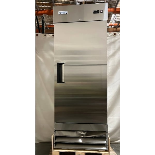 Scratch and Dent Avantco A-23F-HC 29" Solid Door Reach-In Freezer