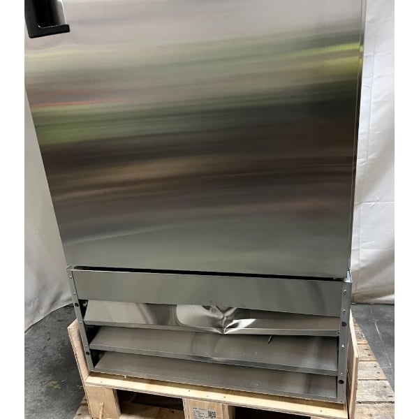 Scratch and Dent Avantco A-23F-HC 29" Solid Door Reach-In Freezer