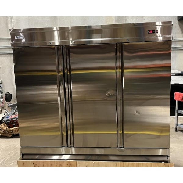 Scratch and Dent Avantco SS-3R-HC 81 5/16" Stainless Steel Solid Door Reach-In Refrigerator