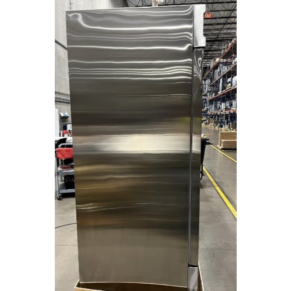Scratch and Dent Avantco SS-3R-HC 81 5/16" Stainless Steel Solid Door Reach-In Refrigerator