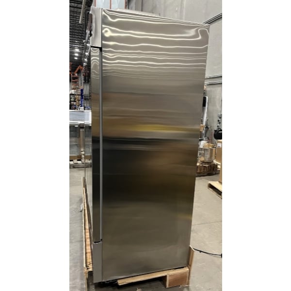 Scratch and Dent Avantco SS-3R-HC 81 5/16" Stainless Steel Solid Door Reach-In Refrigerator