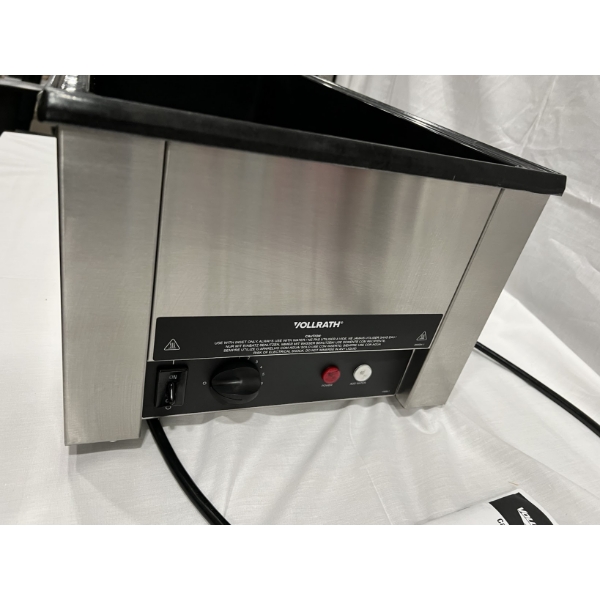 Scratch and Dent Vollrath 72050 Cayenne 28 3/4" x 13 3/4" Heat 'n Serve 4/3 Size Countertop Food Rethermalizer - 120V, 1600W