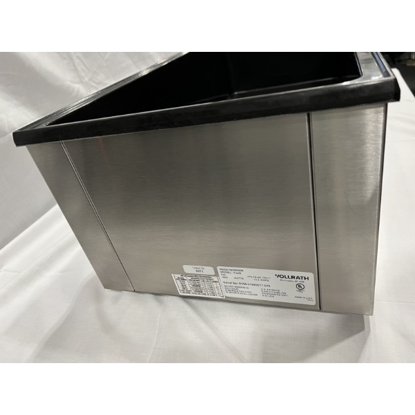 Scratch and Dent Vollrath 72050 Cayenne 28 3/4" x 13 3/4" Heat 'n Serve 4/3 Size Countertop Food Rethermalizer - 120V, 1600W