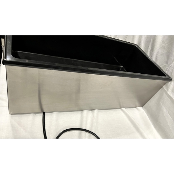 Scratch and Dent Vollrath 72050 Cayenne 28 3/4" x 13 3/4" Heat 'n Serve 4/3 Size Countertop Food Rethermalizer - 120V, 1600W