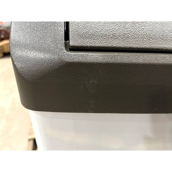 Scratch and Dent Manitowoc UYP0140A-161B NEO 26" Air-Cooled Undercounter Half Dice Cube Ice Machine with 90 lb. Storage Bin - 150 lb., 115V