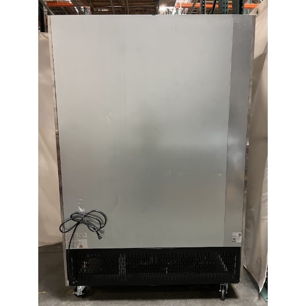 Scratch and Dent Avantco A-49R-HC 54" Solid Door Reach-In Refrigerator