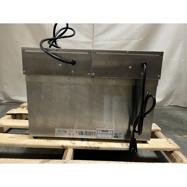Scratch and Dent Avantco F202 30 lb. Dual Tank Medium-Duty Electric Countertop Fryer - 208-240V, 5400/7200W
