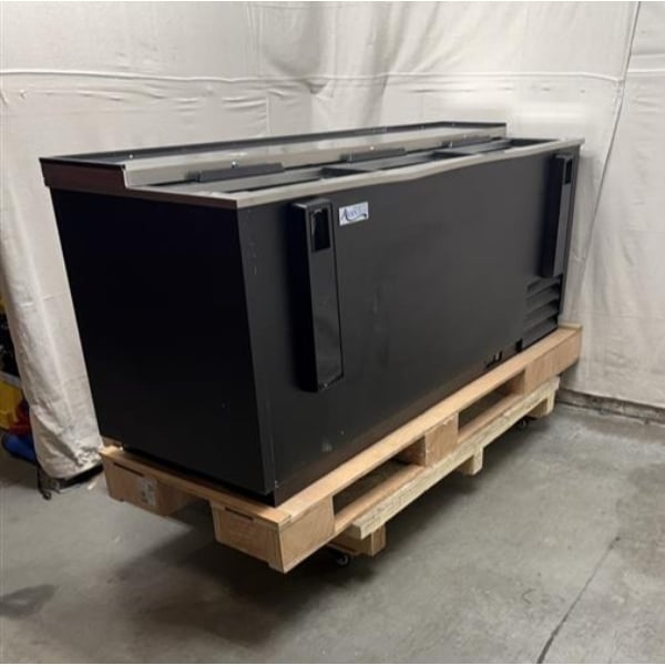 Scratch and Dent Avantco HBB-80-HC 80" Black Horizontal Bottle Cooler