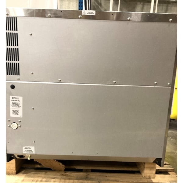 Scratch and Dent Moffat E32D5-2P Turbofan Single-Deck Full-Size Electric Digital Convection Oven with Steam Injection - 208V, 1 Phase, 5.8 kW